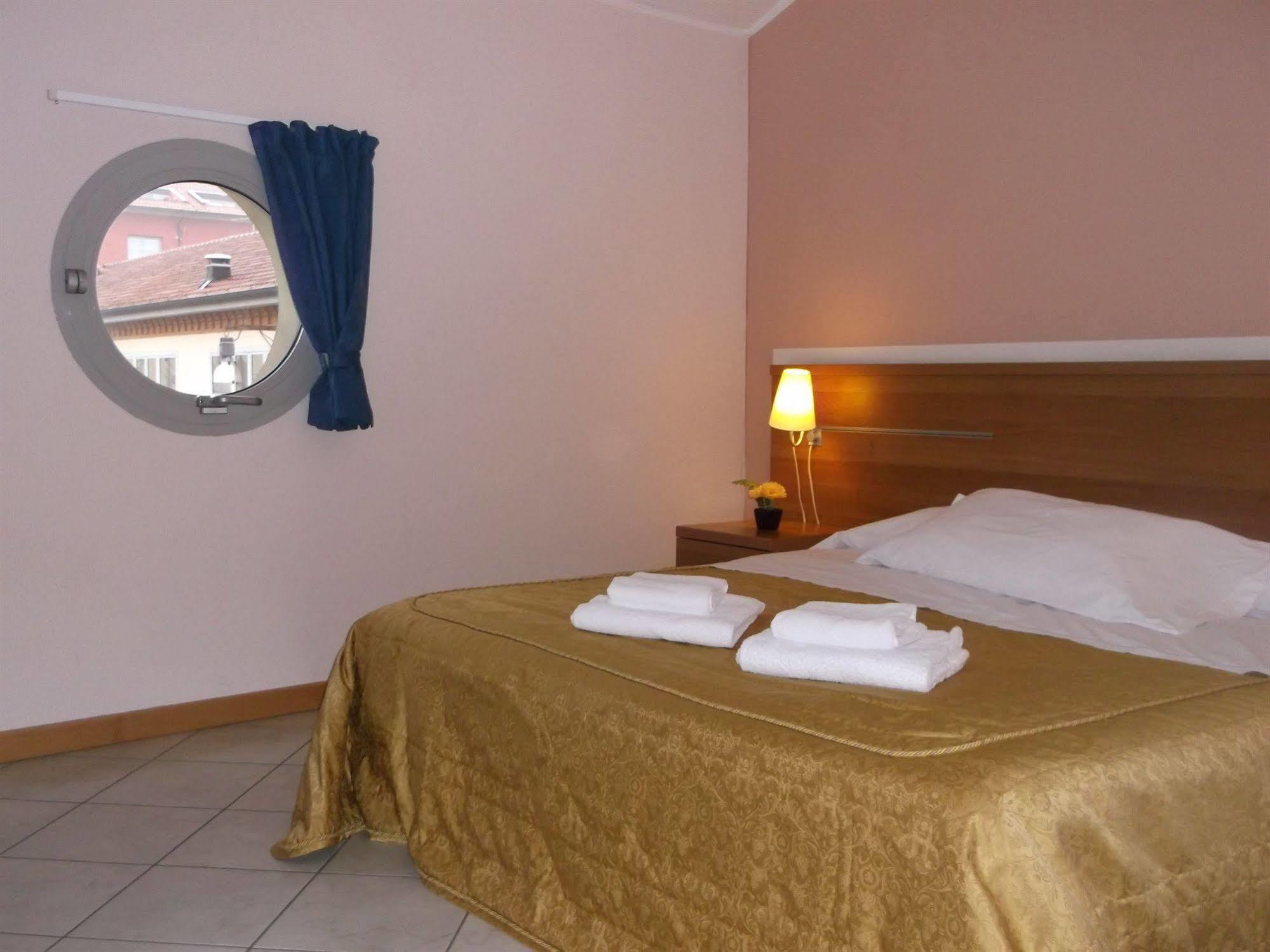 Albergo Meuble Abatjour Mantova Exterior foto