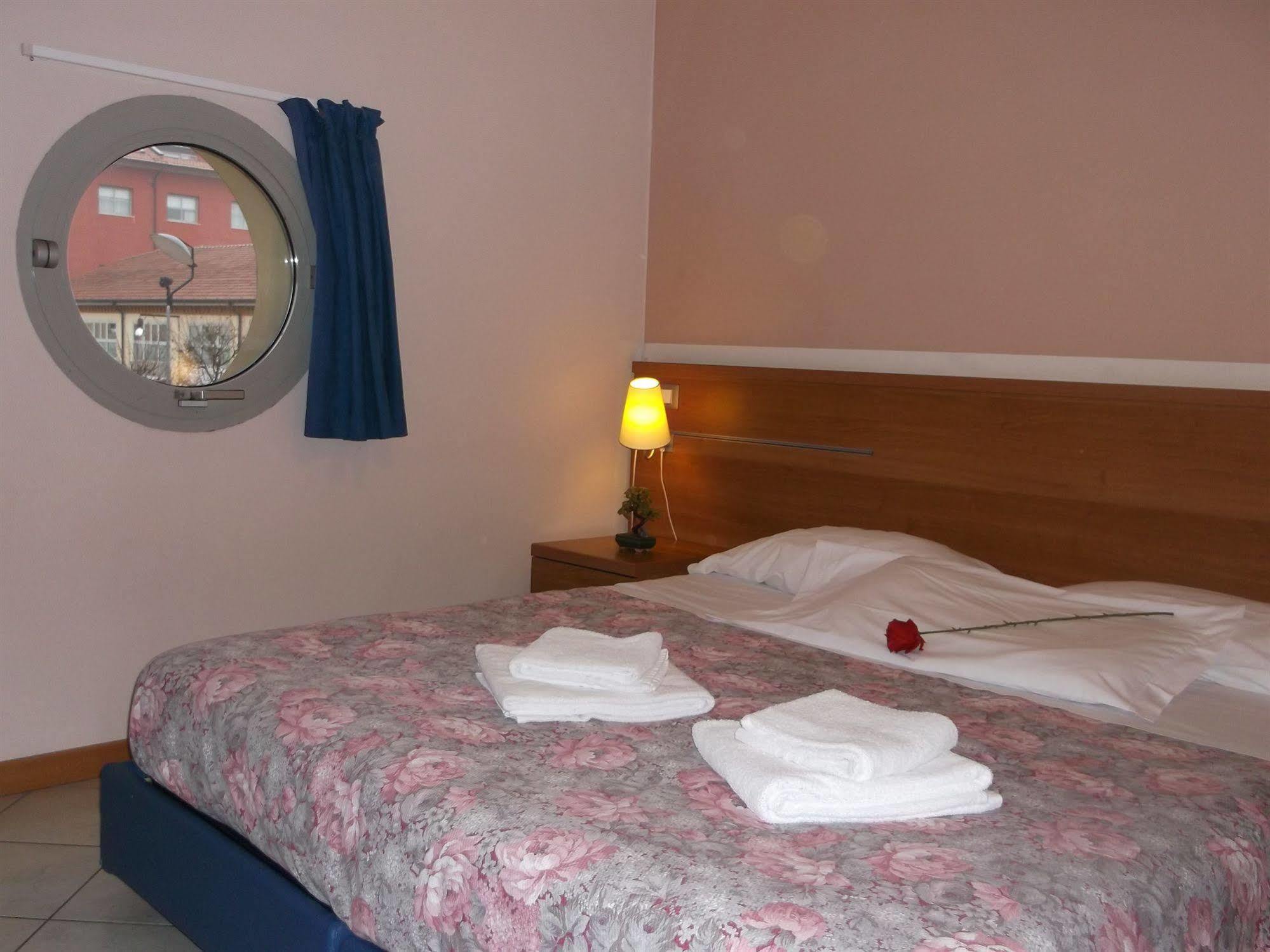 Albergo Meuble Abatjour Mantova Exterior foto